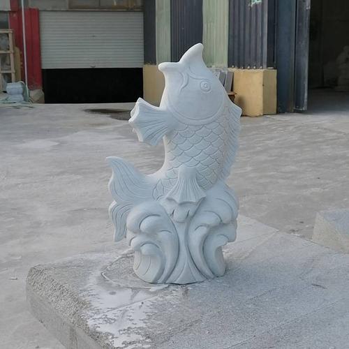 石雕吐水鱼价格_厂家_供应 - 英翰雕塑喷泉石鱼工程
